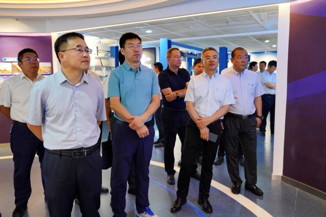 郭戈参观yl6776永利集团企业展厅.jpg
